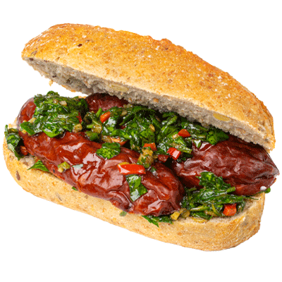 Sandwich mit gegrillter Wurst und Kräuter-Topping in einem knusprigen Brötchen.