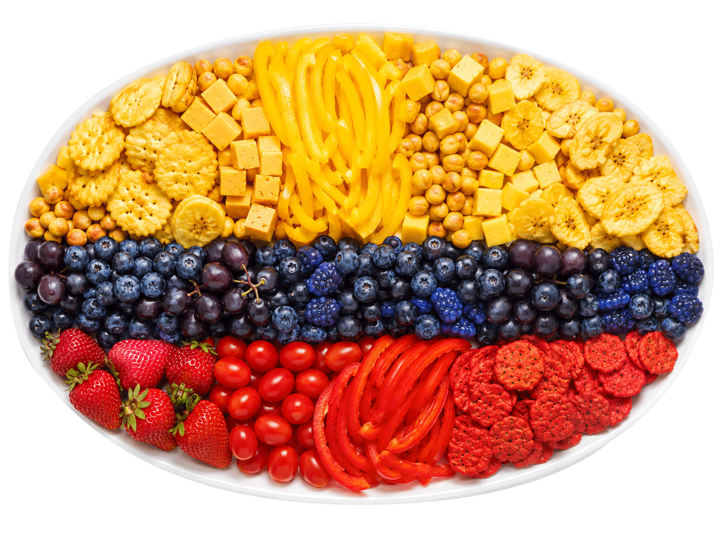 Snackplatte mit Obst, Käse, Crackern, Paprika und Beeren in farbiger Anordnung.