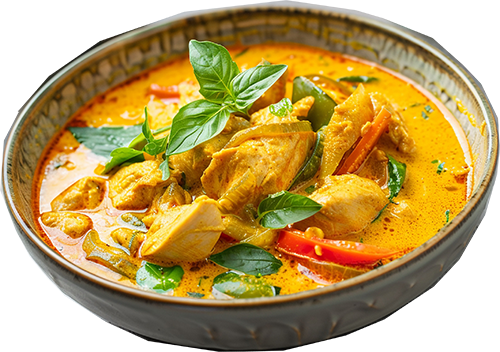 Zu sehen ist eine Schale mit cremigem Curry in einer warm leuchtenden, orangefarbenen Sauce. Im Curry liegen zarte Fleischstücke, grüne Zuckerschoten, rote Paprikastreifen sowie weitere Gemüsestücke. Frische Basilikumblätter garnieren das Gericht und setzen einen kräftigen grünen Akzent.