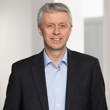 Geschäftsführer Andreas Oellerich von apetito catering lächelnd im Portrait
