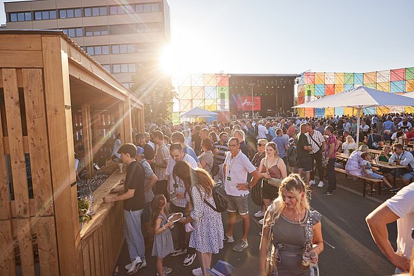 Strahlender Sonnenschein und gutes Essen bei der Jubiläumsfeier 100 Jahre Westfalen AG