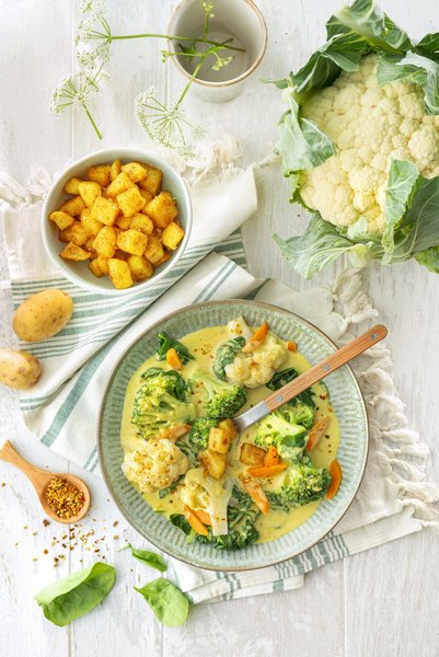 Frühlingscurry mit Broccoli, Blumenkohl und Süßkartoffeln