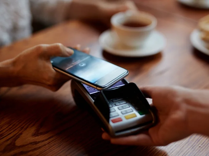 Einfaches bezahlen mit dem Smartphone durch EASY PAY von apetito catering