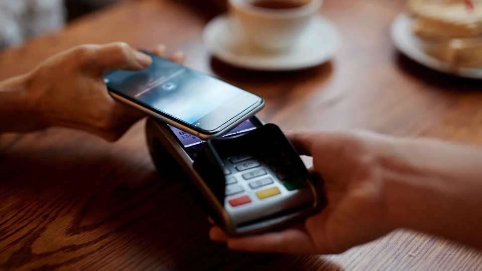 Einfaches bezahlen mit dem Smartphone durch EASY PAY von apetito catering